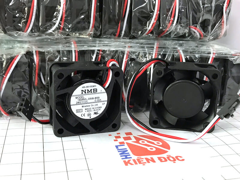 1608VL-05W-B59 QUẠT 3 DÂY 24A-0.09A KÍCH THƯỚC 40X40X20MM Giắc đen nhỏ