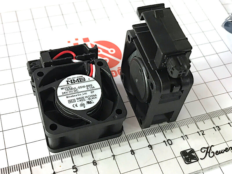 Quạt NMB 1608VL-05W-B69 24V 0.13A 40x40x20mm 3 dây giắc đen liền