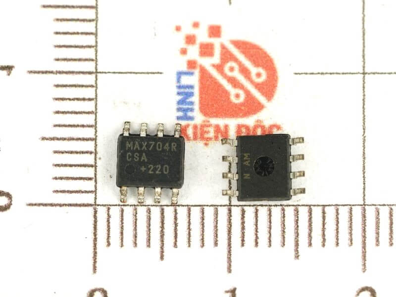 MAX704RCSA