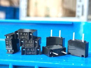 Cầu chì A60L-0001-0290 LM40 4A Fanuc Daito (màu đen)