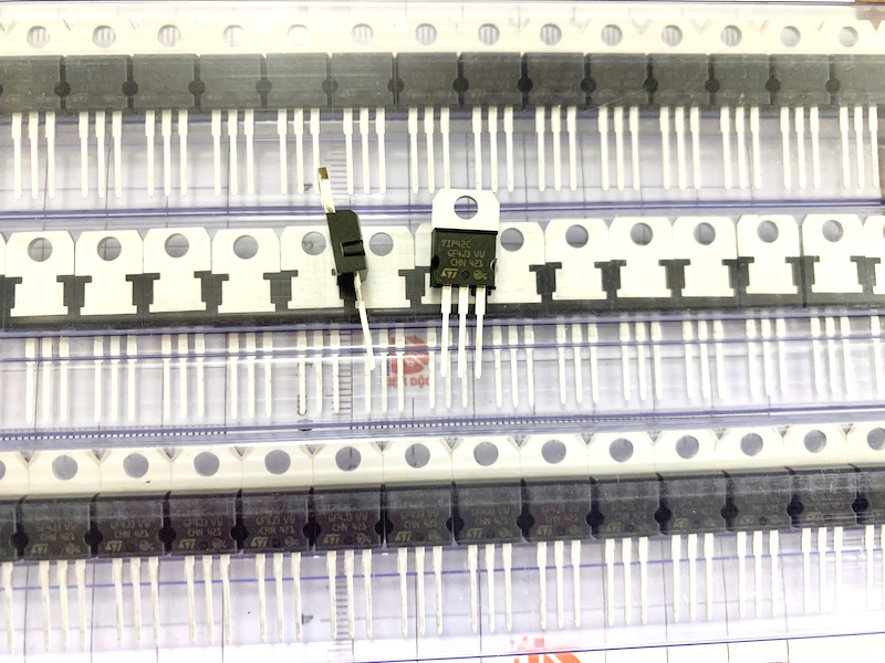 TIP42C Transistor PNP 6A 100V  TO-220 nhập khẩu