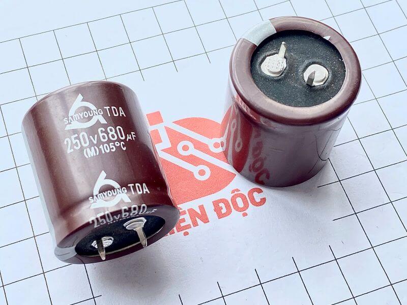 Tụ hóa 680uF 250V Samyoung 30x35mm
