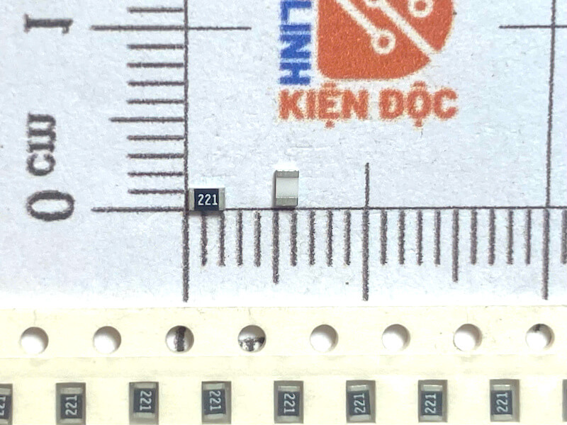 Điện trở dán 0805 220R
