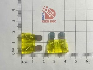 Cầu chì dẹp 20A 32V chân to cho ô tô, xe máy