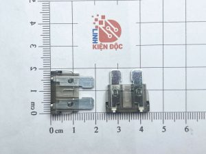 Cầu chì dẹp 2A 32V chân to cho ô tô, xe máy