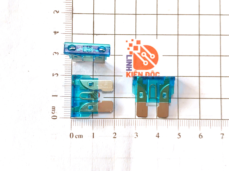 Cầu chì dẹt mini 15A 32V chân to cho ô tô, xe máy