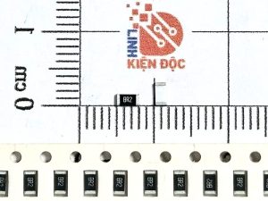 Điện trở dán 1206 8.2R 5% (dây 50c)