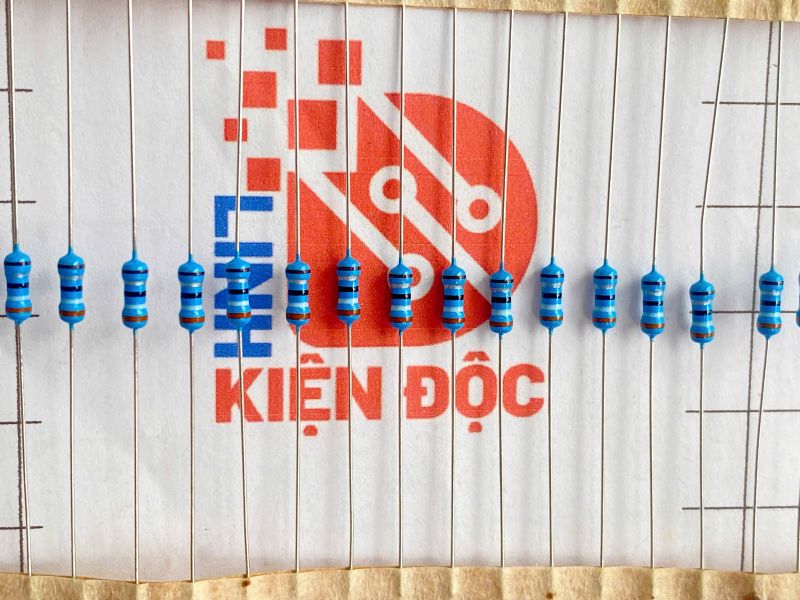 Điện trở 3.9R 1/4W