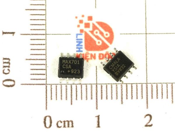 MAX701CS