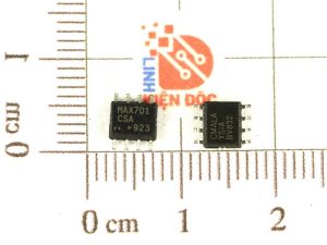 MAX701CS