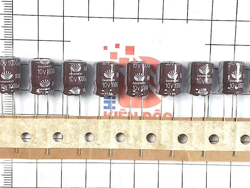 Tụ hóa DAEWOO 1000uF 10V Màu Nâu 105 độ 10×12.5mm