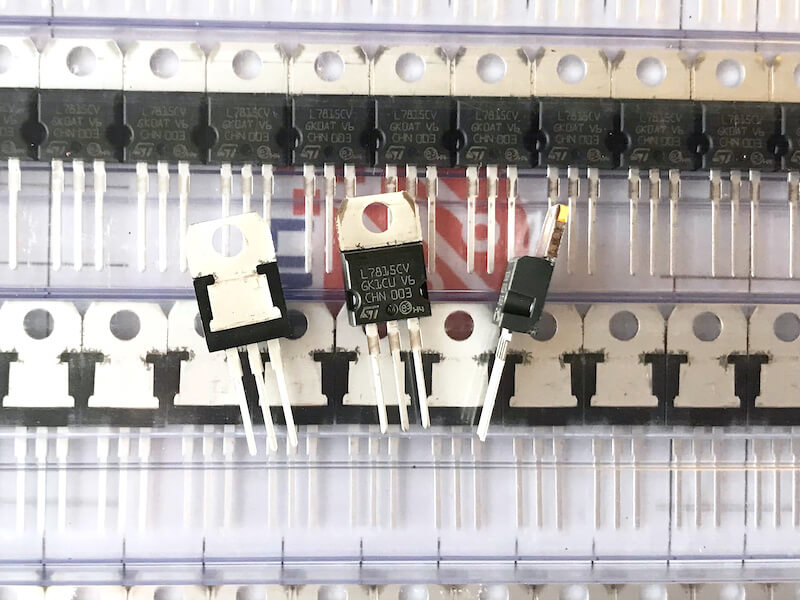 L7815CV IC ổn áp nguồn 15V 1.5A TO-220 nhập khẩu chính hãng