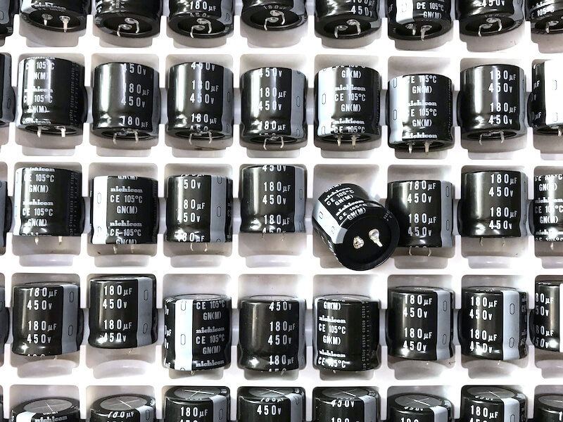 Tụ hóa Nichicon 180uF 450V kích thước 25x35mm mới
