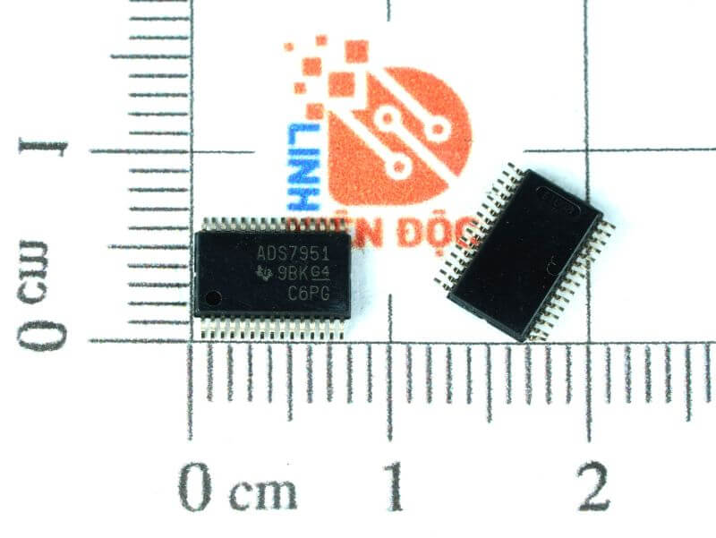 ADS7951