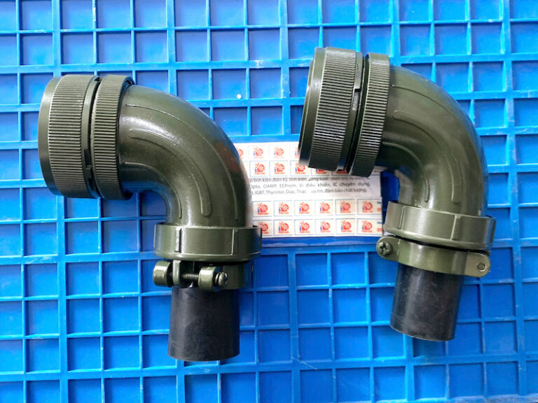 Đầu nối điện động cơ Servo MS3108B32-17S loại cong 4 chân