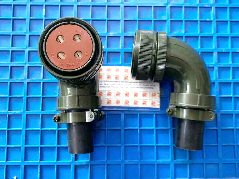 Đầu nối điện động cơ Servo MS3108B32-17S loại cong 4 chân