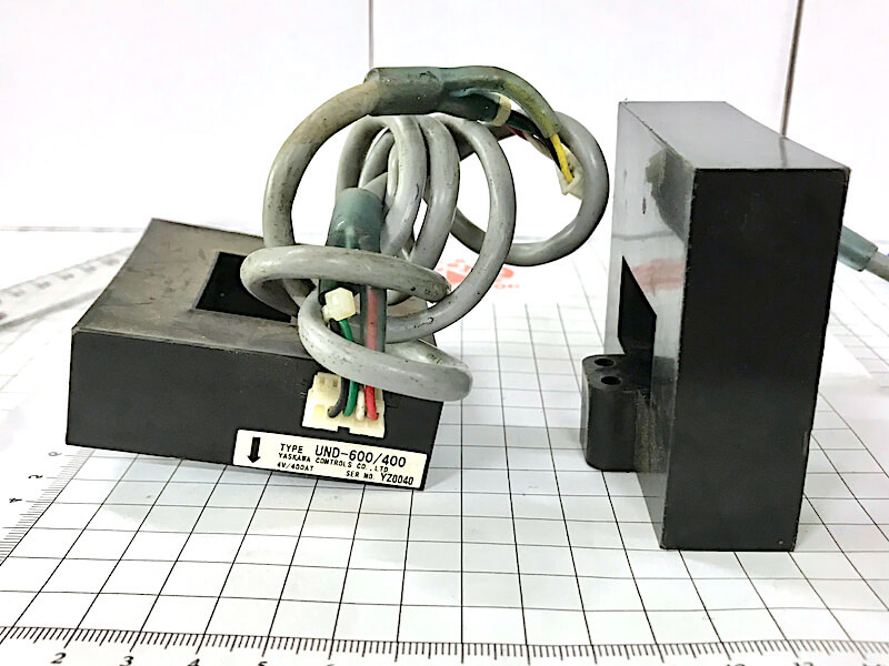 UND-600/400 Cảm biến dòng DC Yaskawa đầu ra 400A 4V tháo máy