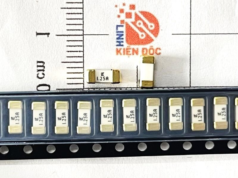 Cầu chì sứ dán 1.25A 125V LF1.25A 6.1×2.69mm 1808