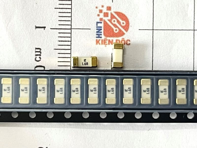 Cầu chì sứ dán 1.6A 125V LF1.6A 6.1×2.69mm 1808