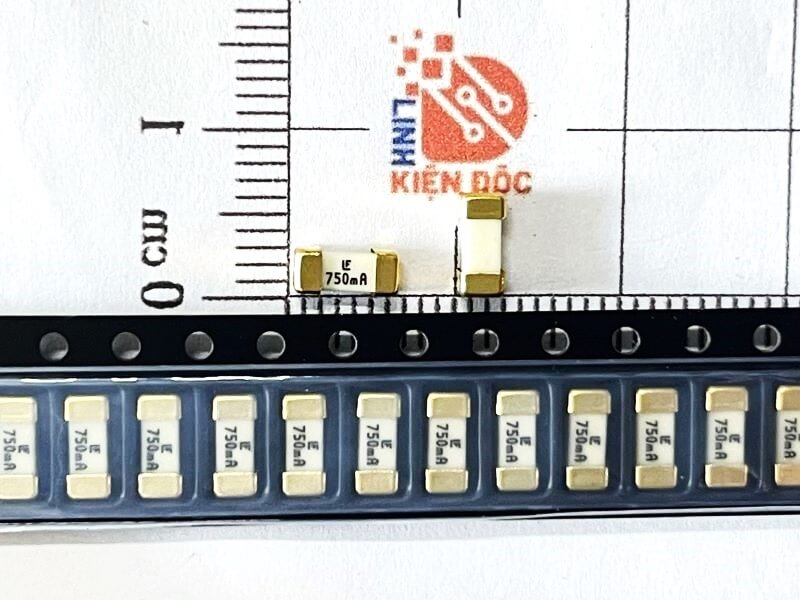 Cầu chì sứ dán 750mA 125V LF750mA 6.1×2.69mm 1808