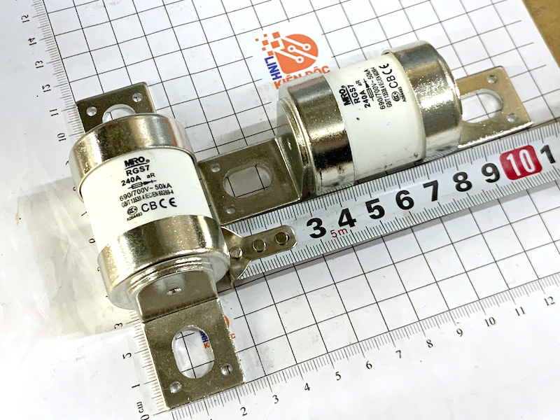Cầu chì RGS7 240A 690V Mro 110x25mm mới - Ảnh 2