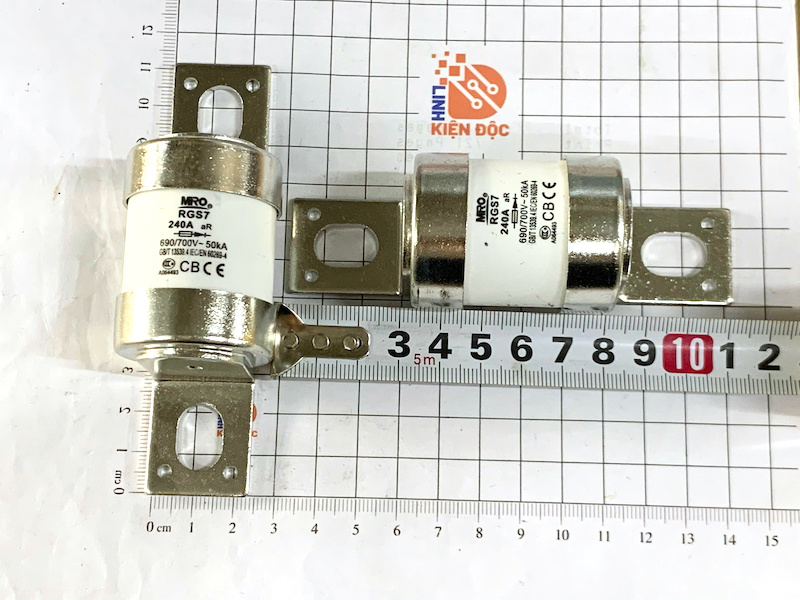 Cầu chì RGS7 240A 690V Mro 110x25mm mới