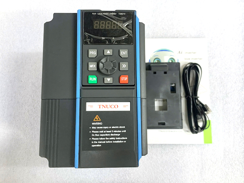 Máy biến tần TNC6800- 4TG3.7KW/P5.5KW, điện áp đầu vào 3PH AC 380-440V,50/60Hz