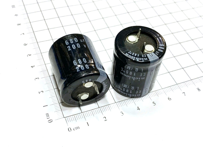 Tụ hóa 680UF 200V 25x30mm