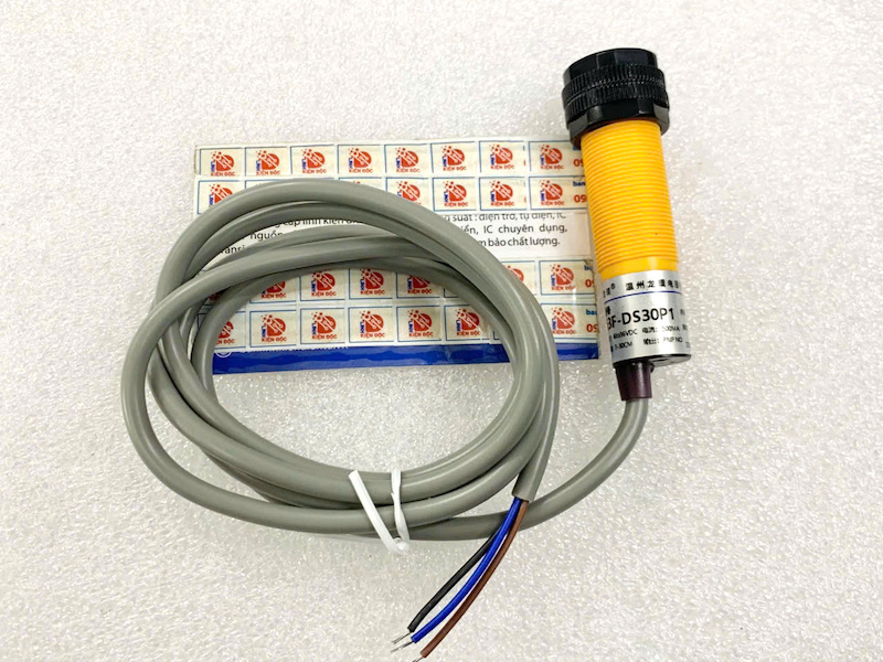 Cảm biến hồng ngoại E3F-DS30P1 PNP Thường mở 6-36VDC 3 dây